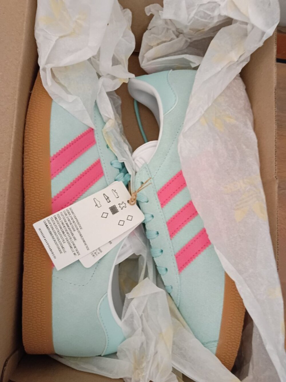 Addidas - Picture 2 of 2